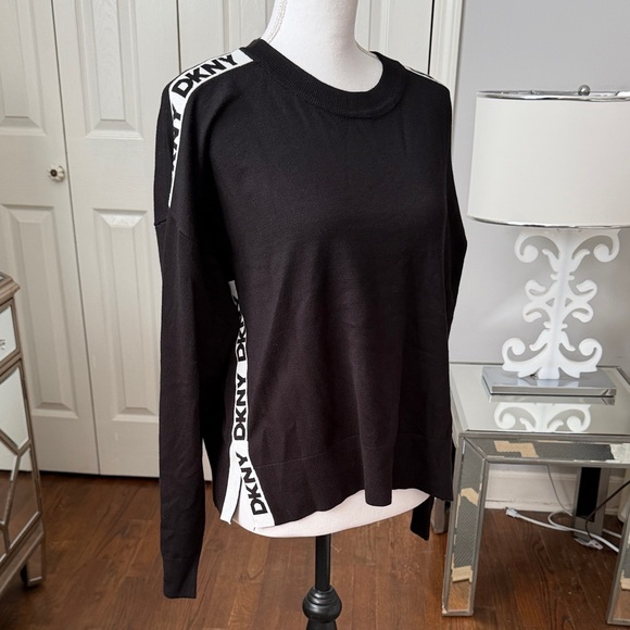 Dkny Sweaters - DKNY Black Sweater Blk/White Iconic Logo, On Trend Slits On Sides - Medium NWT